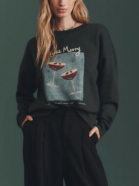 Women’s green Graphic Pullover Sweater - sweatshirt